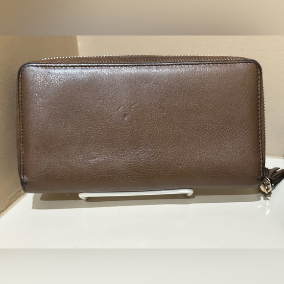 Gucci Soho Brown Zippy Wallet - Picture 3 of 16